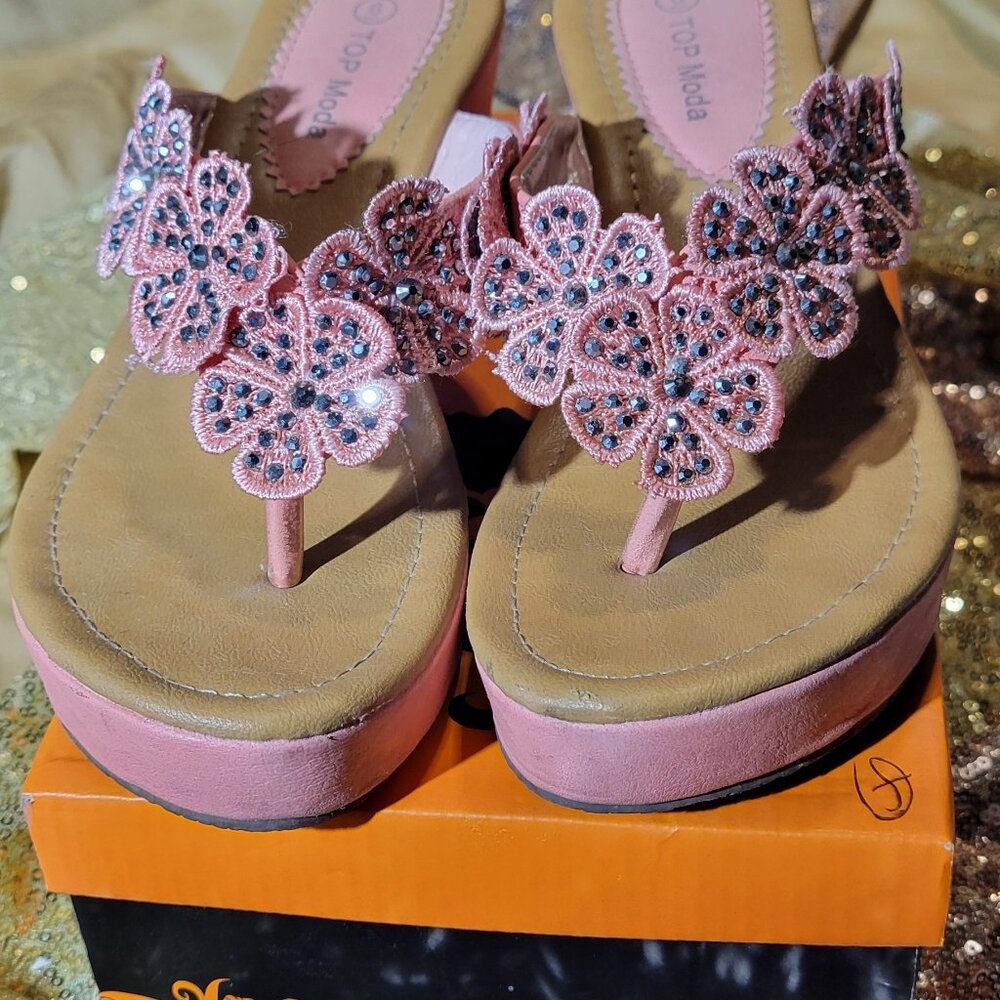 Women's Wedge sandals with followers and stone in size 6